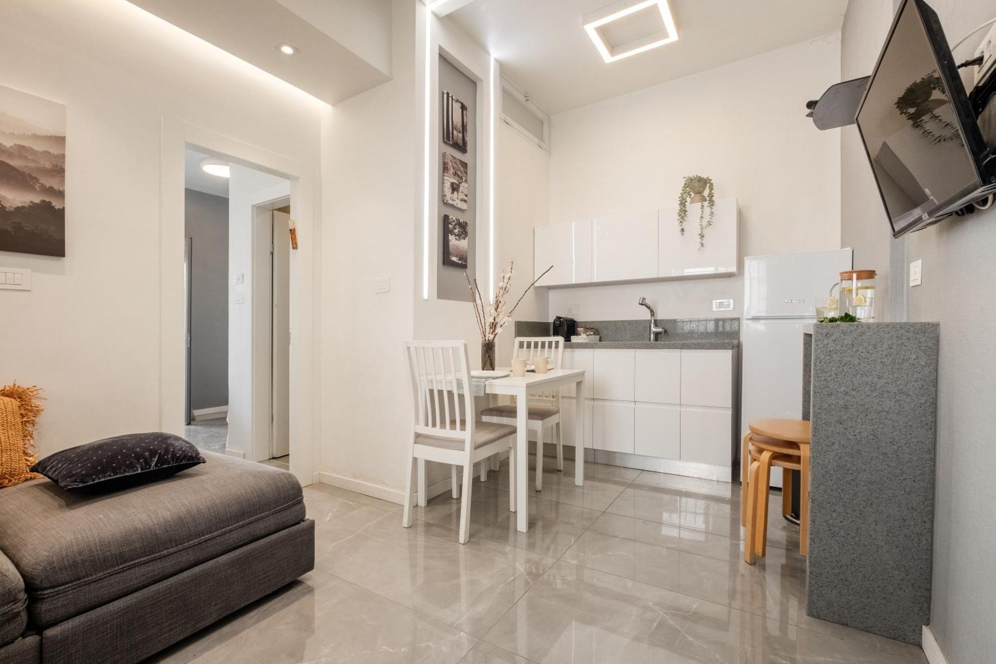 Dinning Room, Bedroom And Balcony Jerusalem Exteriör bild